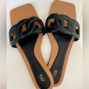 G Zara Black Flat square toe Sandals